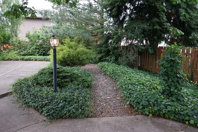 Building Photo - 9404 NE 26th Ct