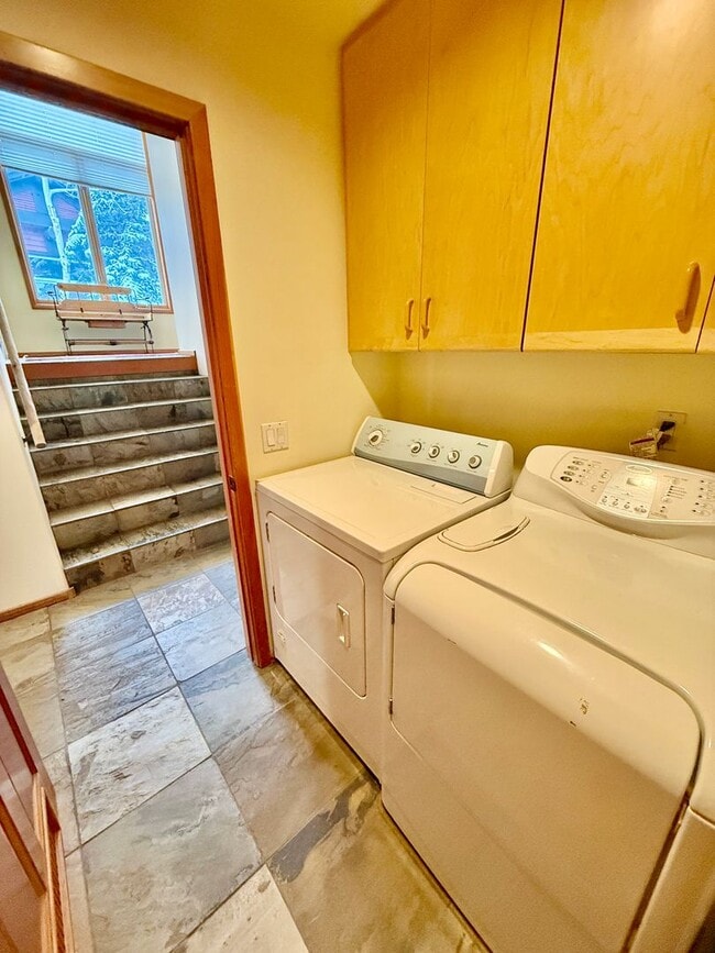 Building Photo - Snowcreek V – Stunning 4 Bed, 3 Bath Corner Unit