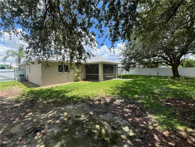 Building Photo - 404 SE 19th Ln