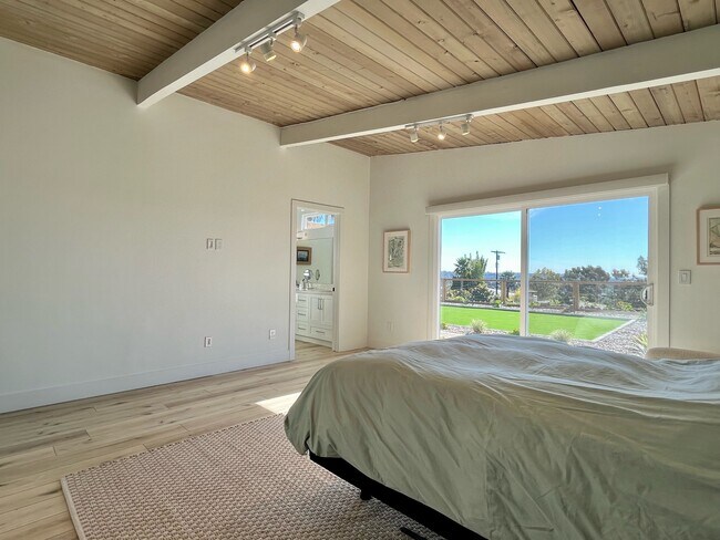 Building Photo - 2503 Aster St