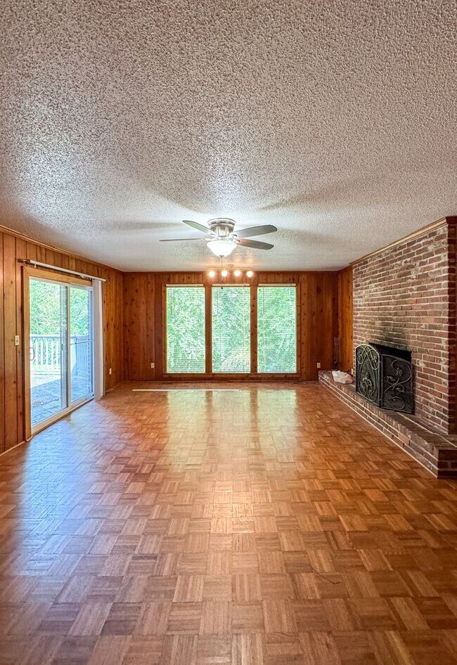 Building Photo - 6402 Fenwick Pl