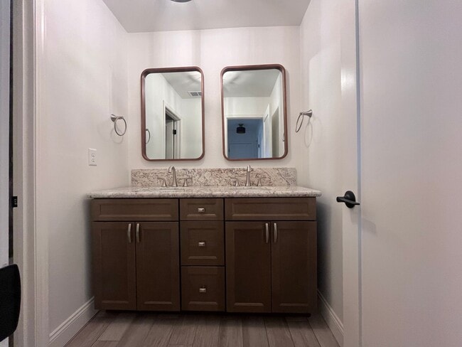 Building Photo - Bright and Spacious 3-Bedroom Home in the Heart of South Davis