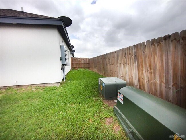 Building Photo - 8 Maryland St