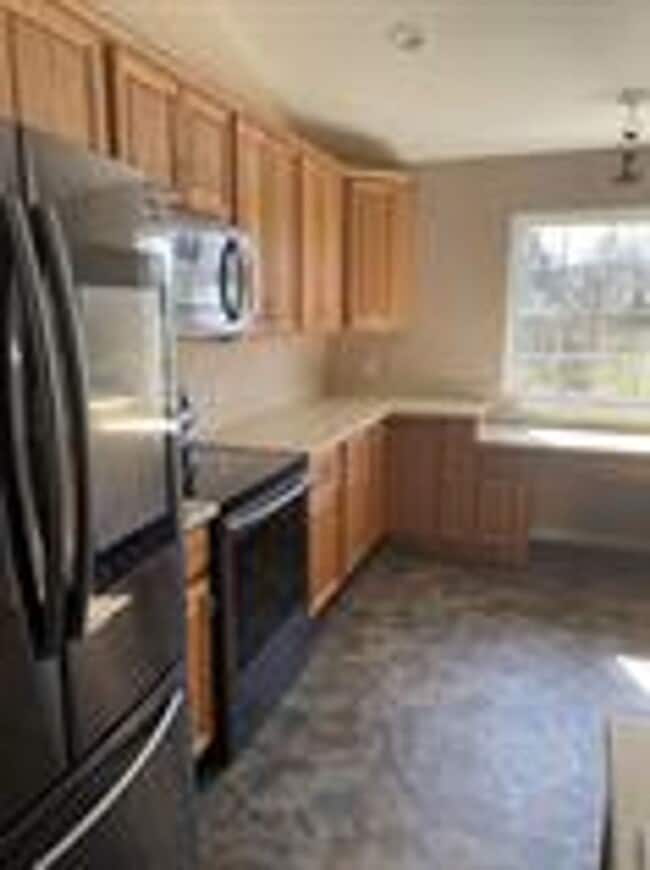 Building Photo - Lovely 4 Bedroom 3 Bath home in Hurricane WV