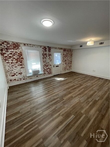 Building Photo - 512 E Liberty