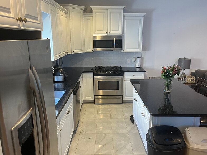 Building Photo - 308 Hamilton Pl