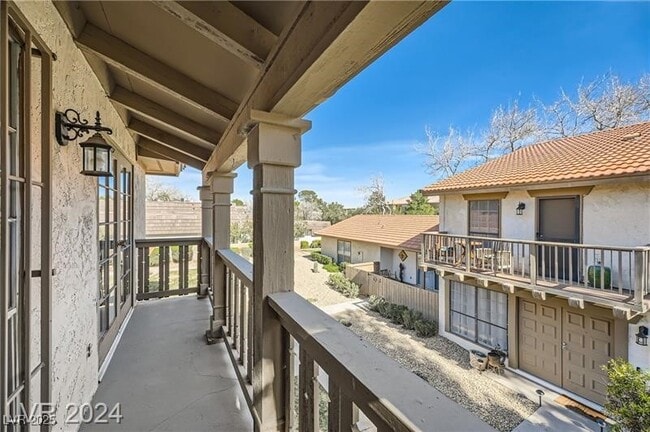 Building Photo - 3045 Pinehurst Dr