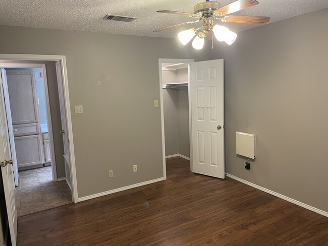Building Photo - 4557 Shingle Oak Ln