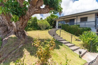 Building Photo - Rarely Available 3BA/2BA/2 Pkg SF in Aiea ...