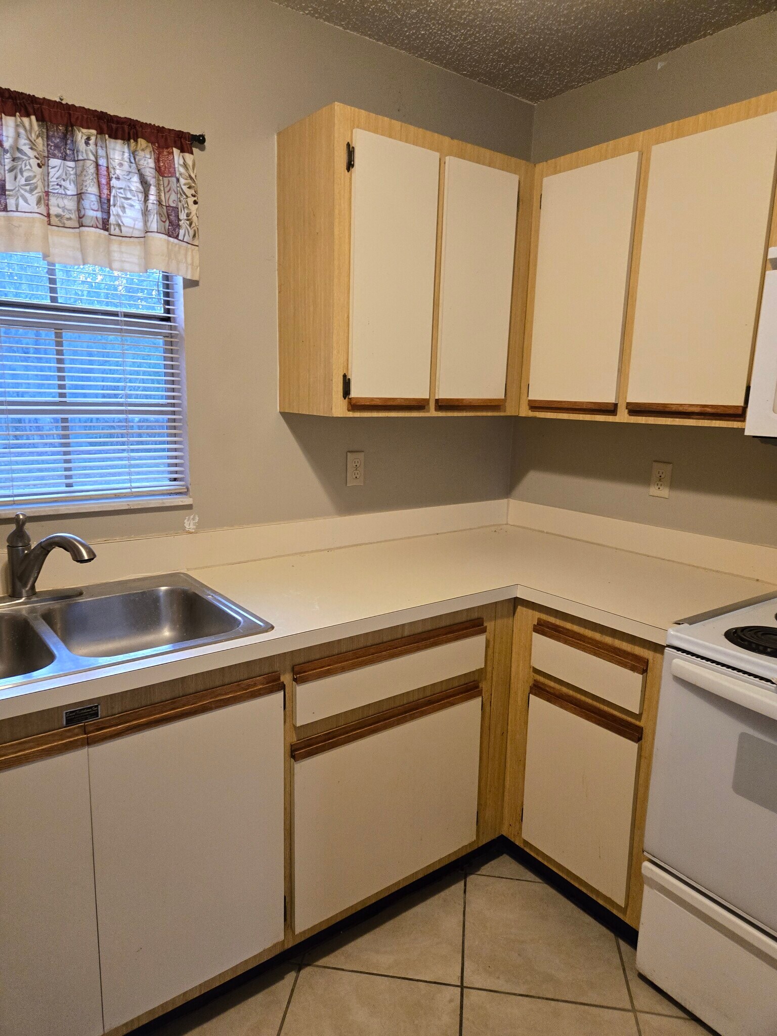 Building Photo - 4880 SE 44th St