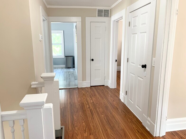 Building Photo - 9 Francis Pl