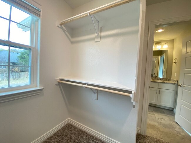 Building Photo - 2049 N Penelope Ln