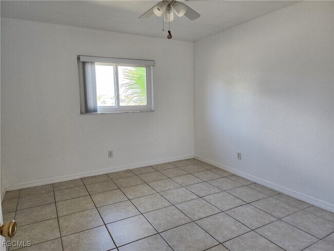 Building Photo - 1214 NE 14th Ave