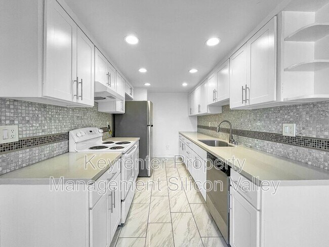 Building Photo - 547 Groth Pl