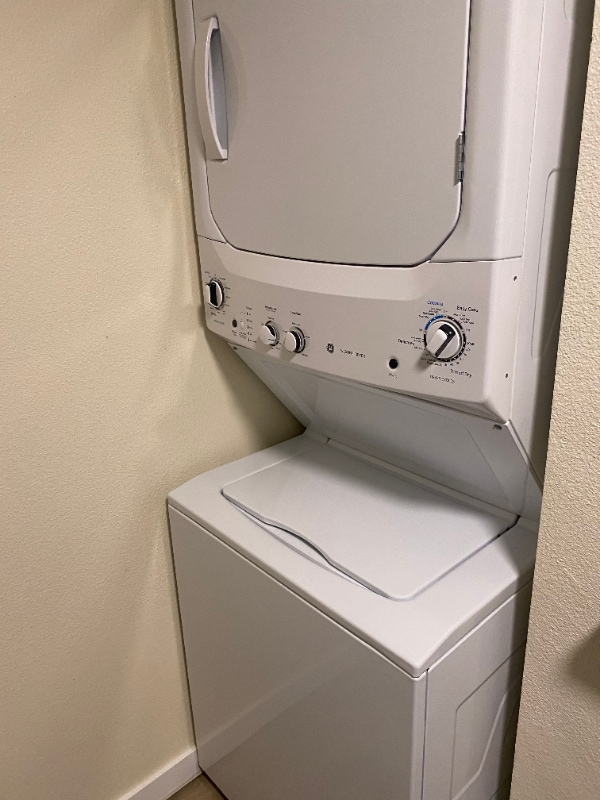 Building Photo - 334 Wells Ave S