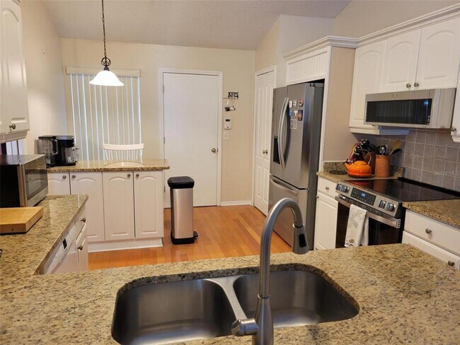 Building Photo - 2735 Eagle Lake Dr