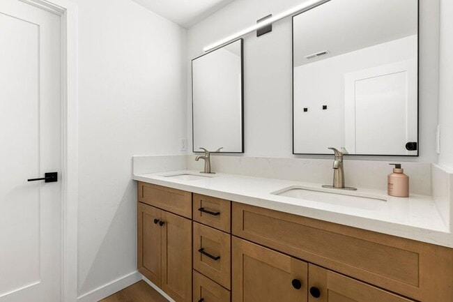 Building Photo - 3940 NW 148th Pl