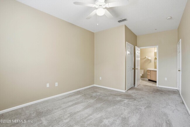 Building Photo - 10550 Baymeadows Rd