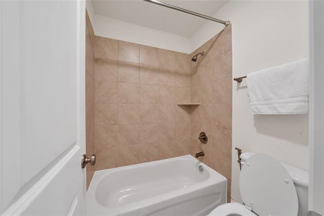 Building Photo - 7117 Prairieside Trl