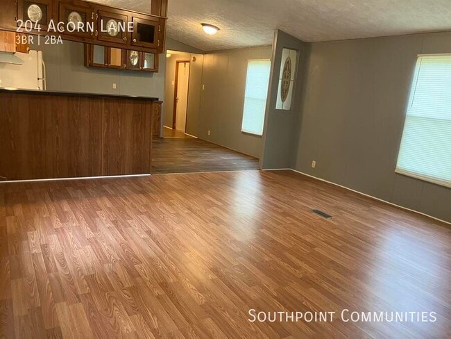 Building Photo - 204 Acorn Ln