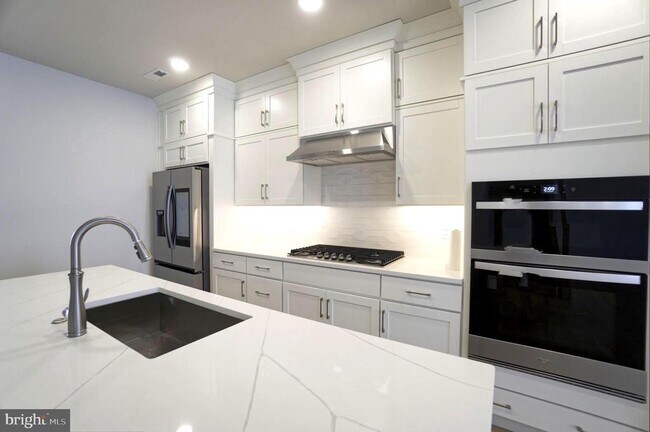 Building Photo - 332 Aspen Wy