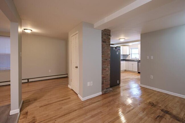 Building Photo - 547 1st St