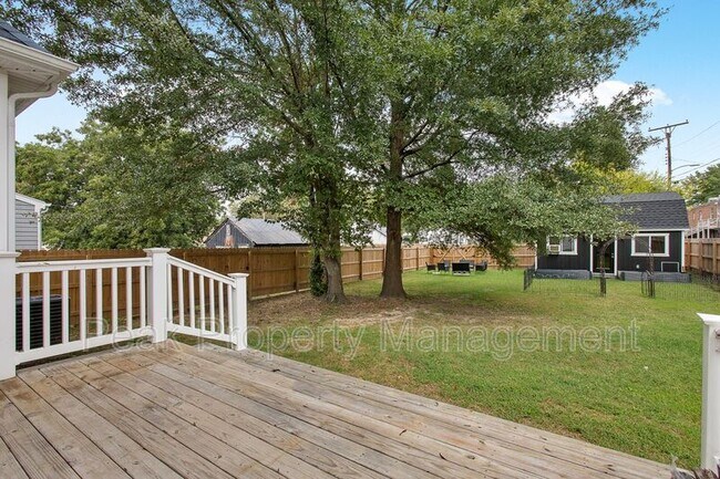 Building Photo - 2616 Redwood Ave