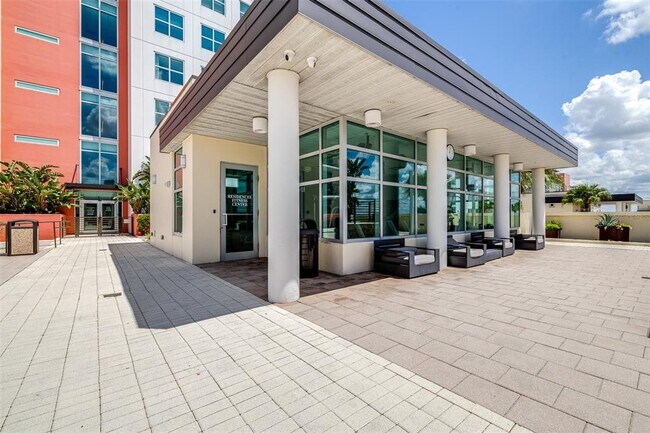 Building Photo - 1120 E Kennedy Blvd