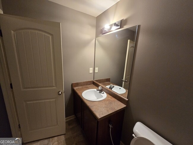 Building Photo - 175 Oakland Hills Way