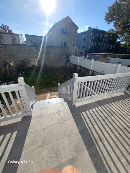 Building Photo - 253 Bowers St