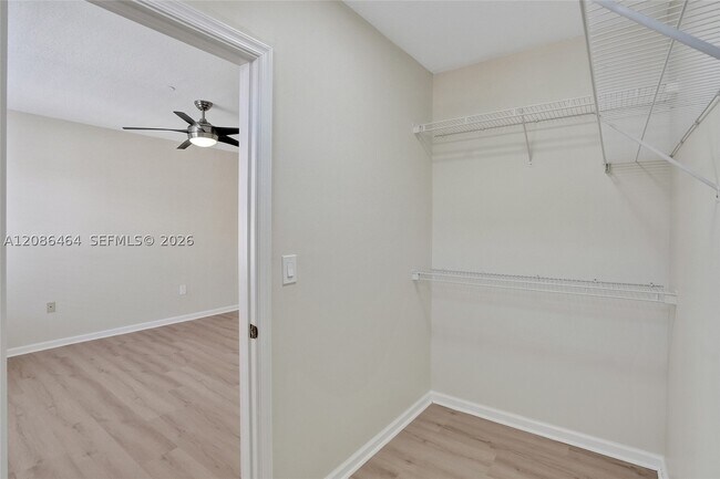 Building Photo - 1033 NE 17th Way
