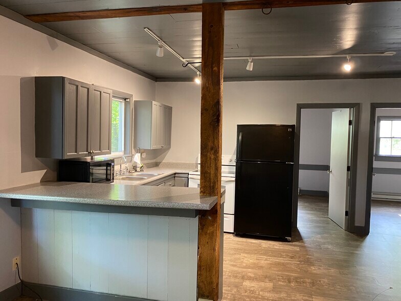 Building Photo - 95 Hall Ave