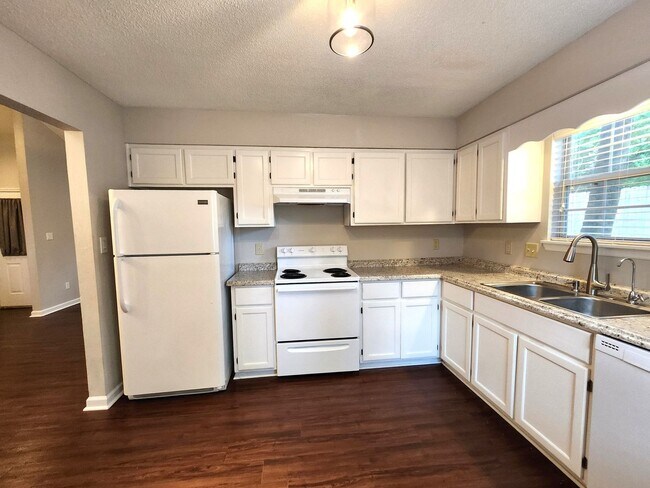 Building Photo - Charming 3 bedroom house near buck lake fo...