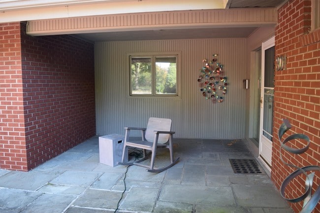 Building Photo - 301 Homan Ave