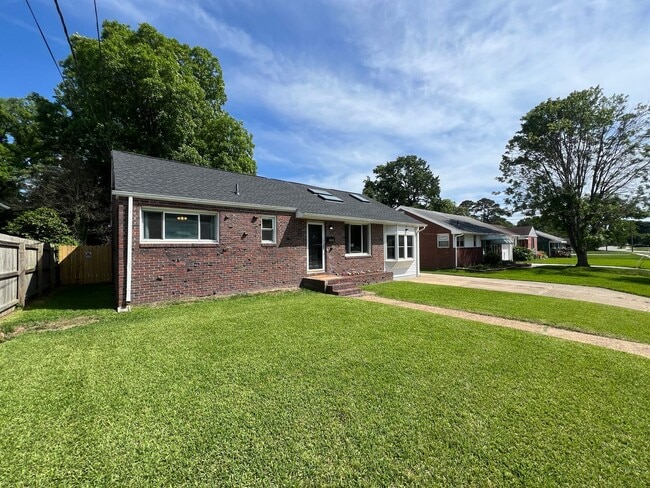 Building Photo - Mid - Century Modern Dream!   WILLOW TERRACE