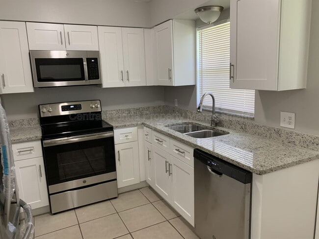 Building Photo - 57 6th St