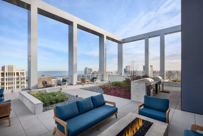 Building Photo - 1395 S Wabash Ave