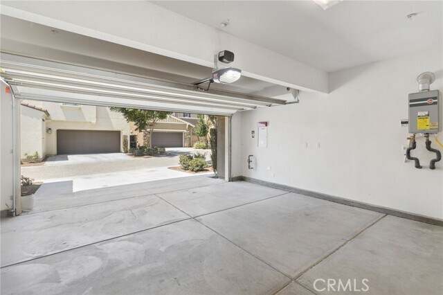 Building Photo - 2811 E Kendall Ln