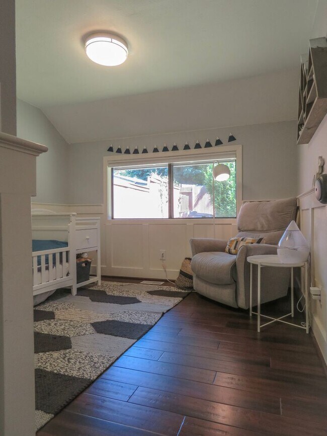 Building Photo - 4 Bedroom Tualatin Home Available - Inquir...