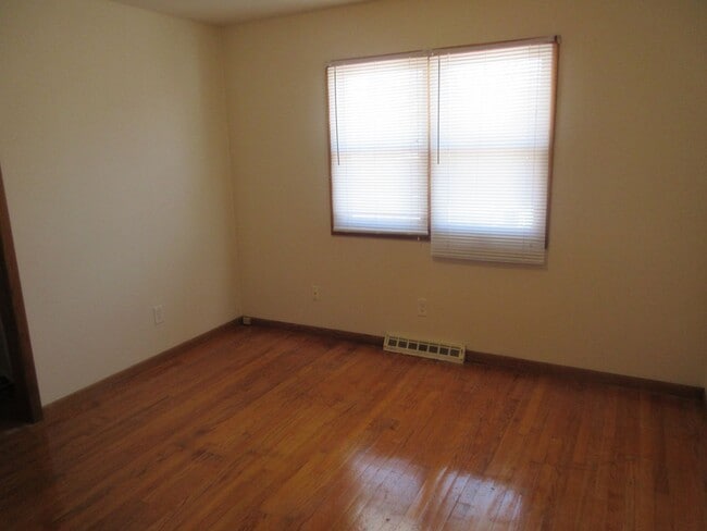 Building Photo - 378