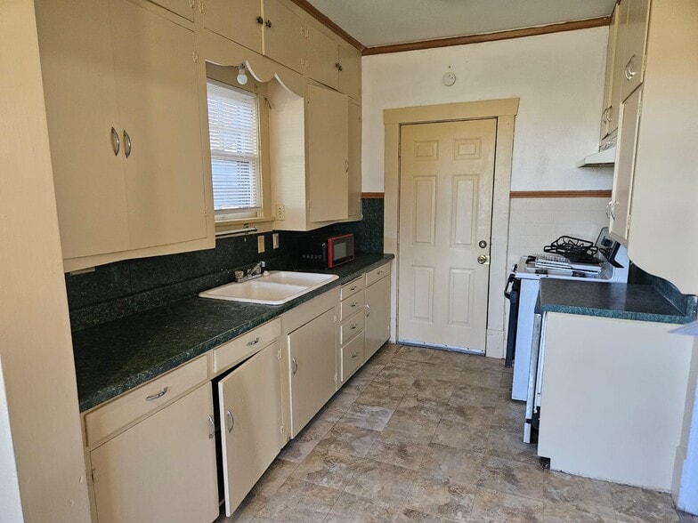 Building Photo - 1723 W 18th St