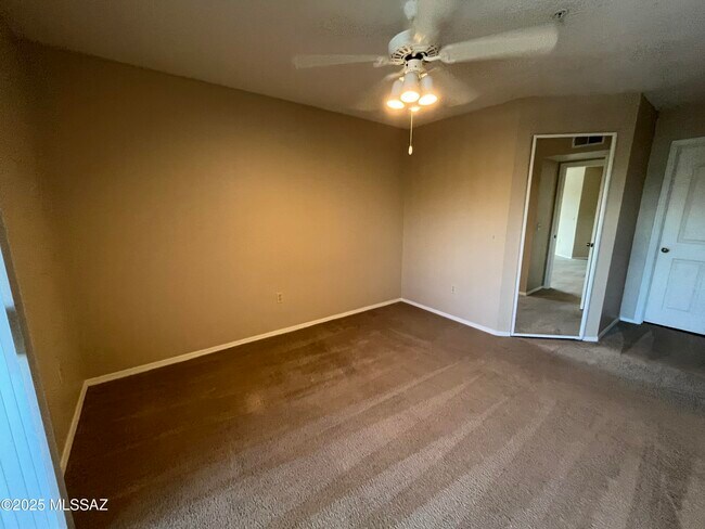 Building Photo - 5751 N Kolb Rd