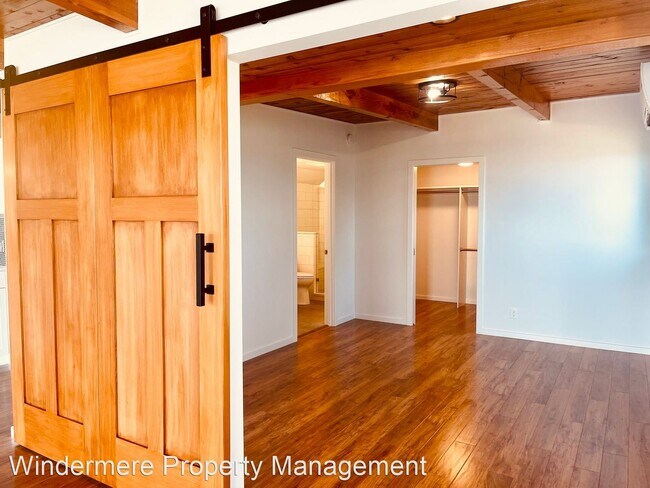 Building Photo - 2 br, 2.5 bath House - 7732 NE Yeomalt Pt ...