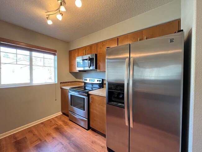 Building Photo - Top Floor 2 Bed 2 Bath Condo Hillsboro/Bea...
