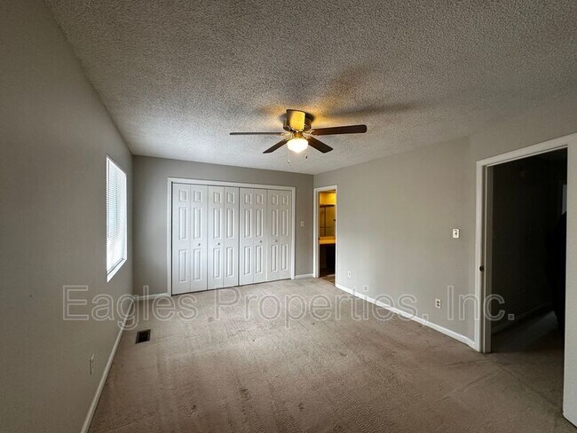 Building Photo - 2002 Stephens Ct