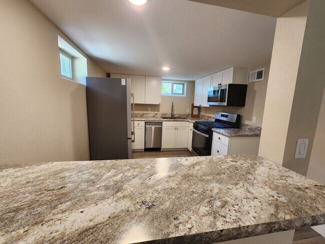 Building Photo - Completely remodeled 5 bed 2 bath home