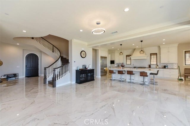 Building Photo - 222 Clear Falls