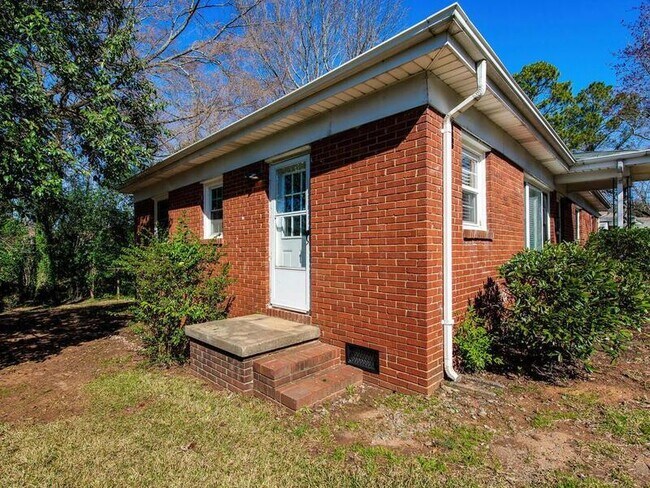 Building Photo - 943 Norland Rd