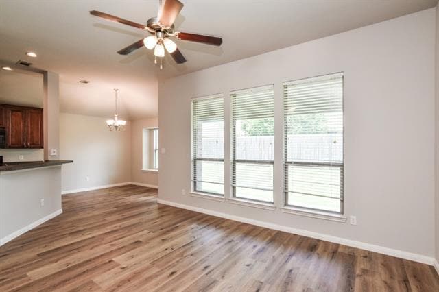 Building Photo - 2105 Woodhaven Dr