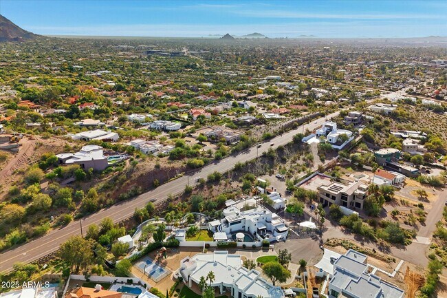 Building Photo - 3112 E Palo Verde Dr